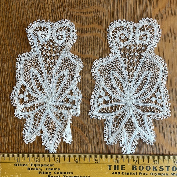 Pair of Vintage White Lace Appliqués | Floral Scrollwork Needle Lace Trim | MCM - Picture 7 of 14